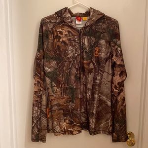 Lightweight camo pull-over